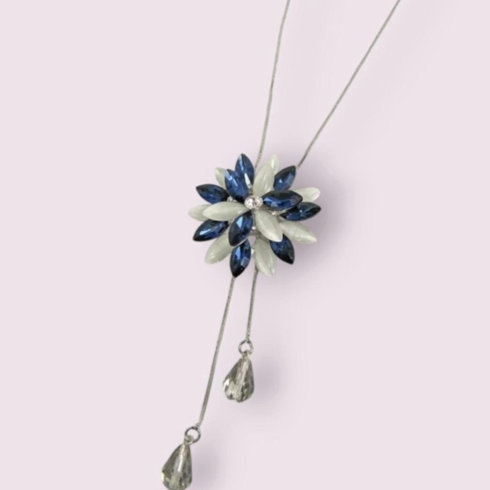 Elegant Blue and White Floral Pendant Necklace